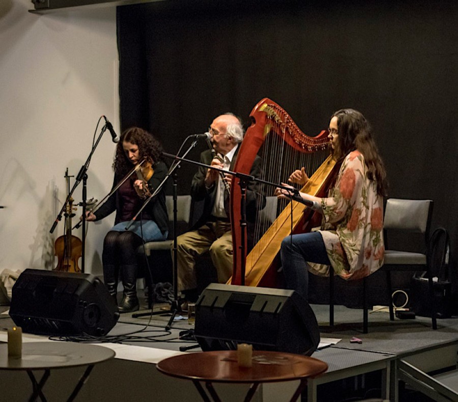  McConnell has an onstage manner that can have even his fellow musicians in stitches
