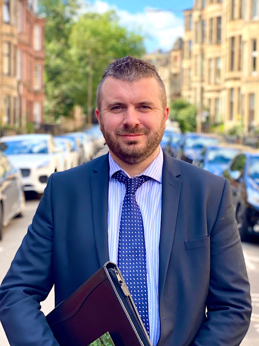  “I do all the handling enquiries, all viewings, the home report, photos, and every stage of the sales process”