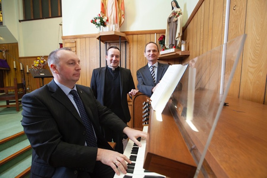  Sounds great: Organist Greg McHugh plays for Father Nick Monaghan and David Sutherland 