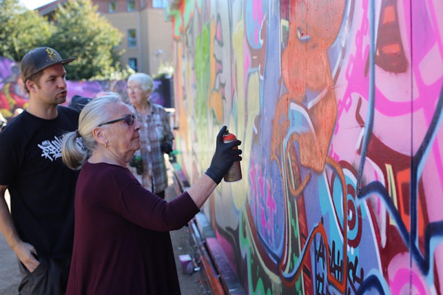  Paint it red: Beth Howitt gets a lesson from Davey Knox 