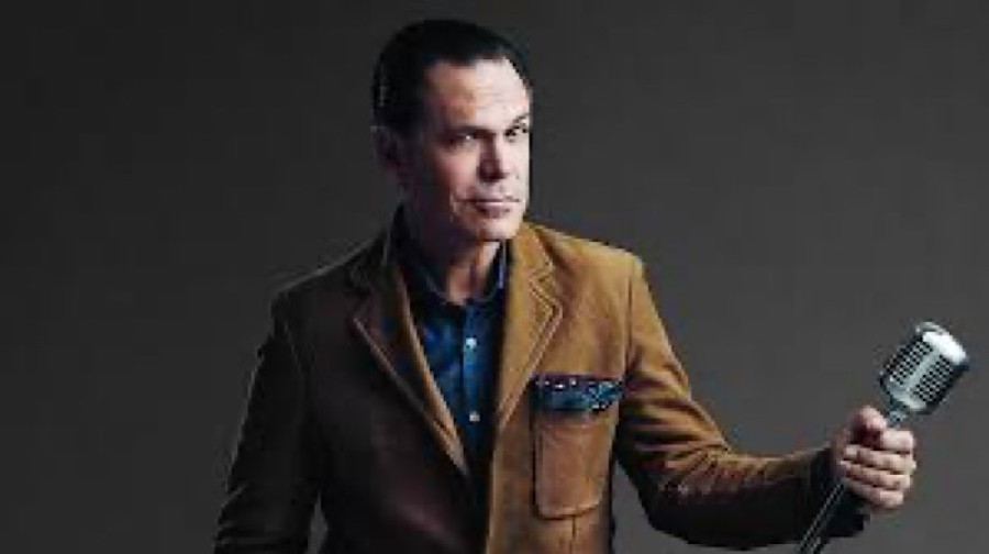  Chicago-born vocalist Kurt Elling features on the video.