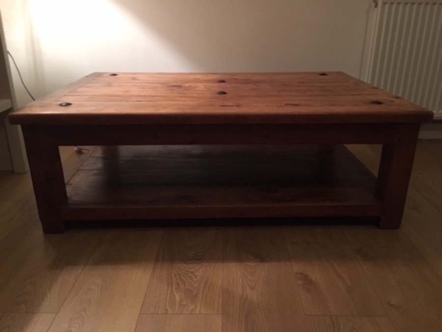  Country: Becky wanted to give the table a rustic feel.