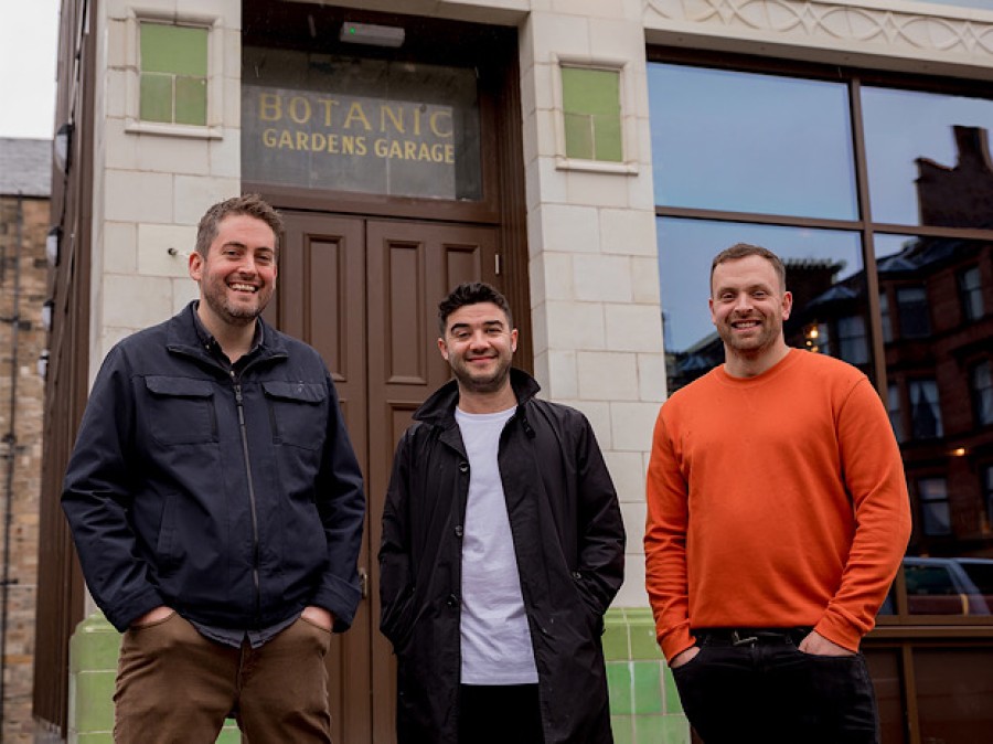  The Ox and Finch team outside the Botanic Garden Garage in Viniccombe Street.