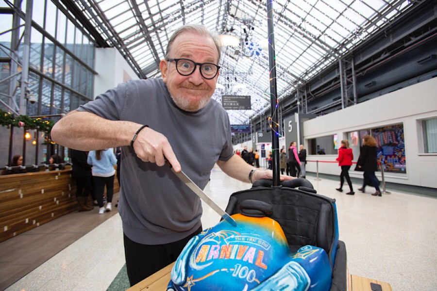  Still Game actor, Ford Kiernan, cuts a cake to officially open the 100th IRN-BRU Carnival. Photo: Martin Shields 