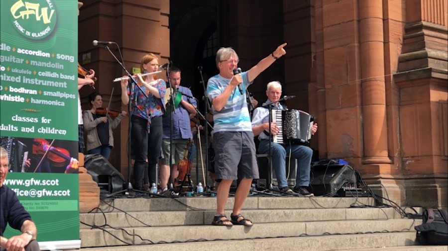 Art: Finlay calls the tunes at Kelvingrove 