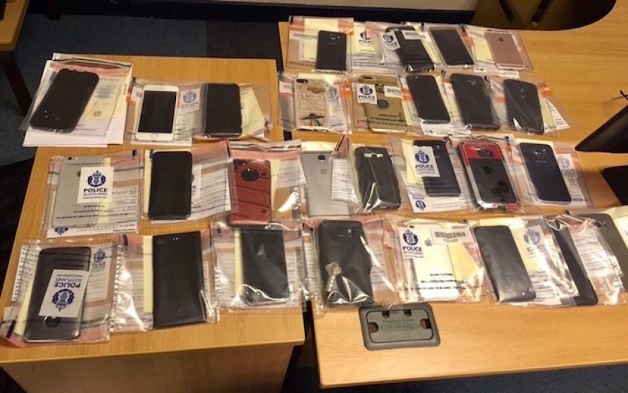  Haul: many of the phones were simply plucked from back pockets while fans watched the gig 