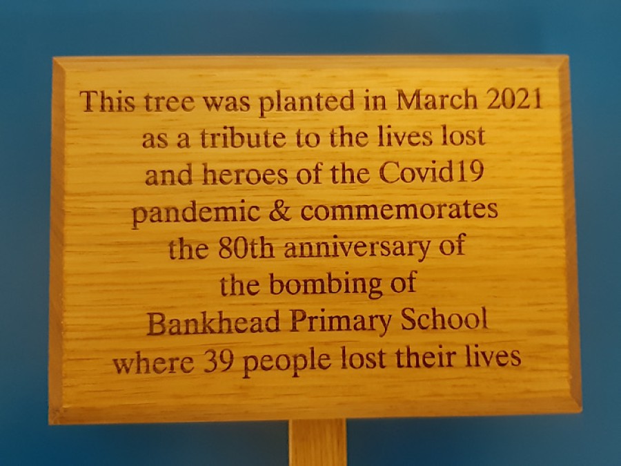 The inscription alongside the oak tree.
