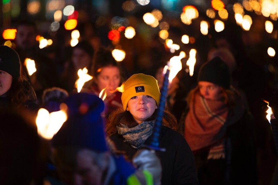  Light: More than 500 people carried the torches. Photo credit: Martin Shields