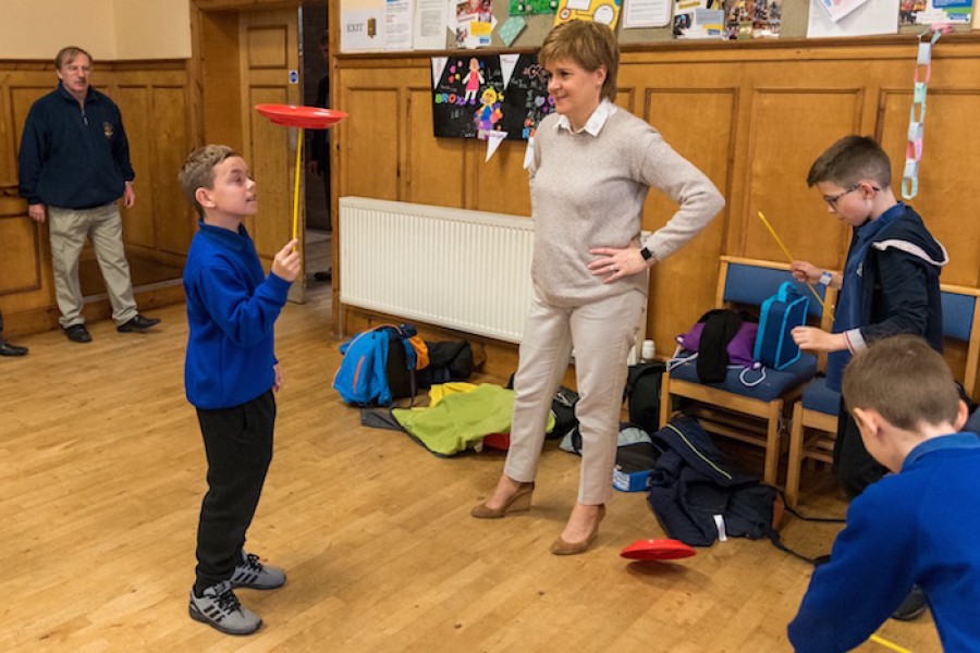  Spin: the first minister was happy to see others juggling plates. Photo credit: Stuart Buchanan 