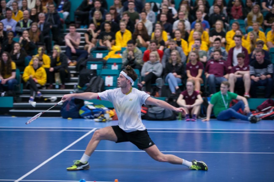  Stretch: Alex Dunn (in headband) from University of Strathclyde in action. Photo credit: Martin Shields.