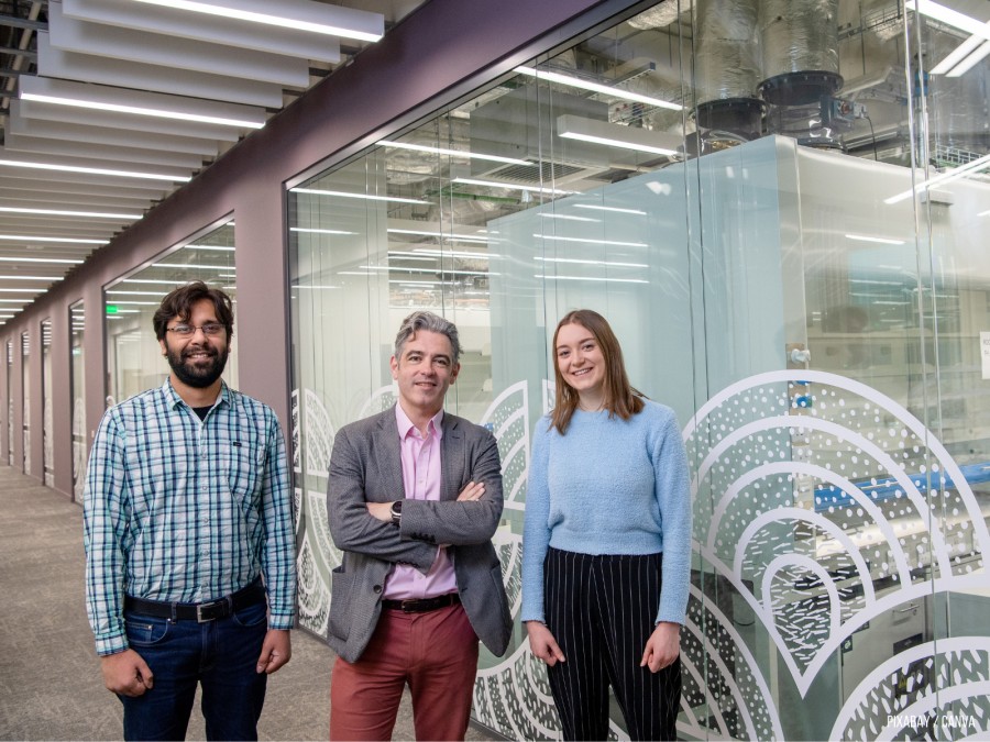 Prof Lee Cronin and his team.